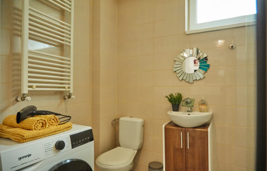 Baie Modernă Închiriază Sofia Urban Studio Operei! 45 mp, design artistic, complet echipat (mașină spălat-uscat), canapea extensibilă, lângă Lidl și Vivo Mall